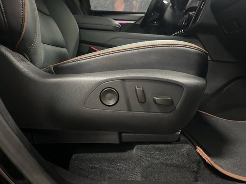 Used 2024 GMC Acadia AT4 w/ Luxury Package AWD/4WD image 11