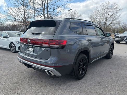 Used 2025 Volkswagen Atlas Peak Edition SE AWD/4WD image 7