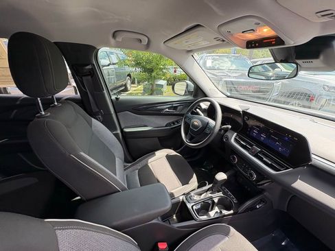 Used 2024 Chevrolet TrailBlazer LT w/ Driver Confidence Package FWD image 25
