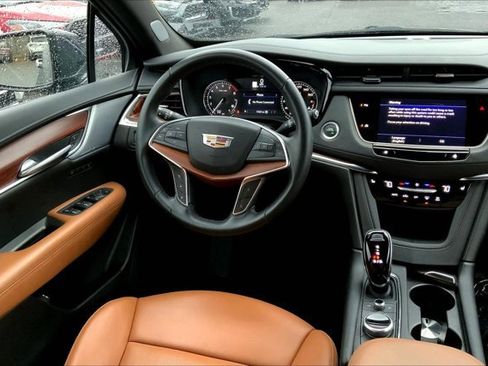 Used 2025 Cadillac XT5 Premium Luxury image 4