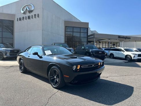 Used 2023 Dodge Challenger SXT image 1