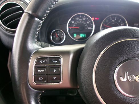 Used 2018 Jeep Wrangler Unlimited Sport AWD/4WD image 11