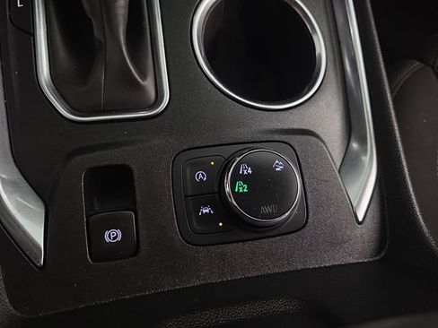 Used 2023 Chevrolet Traverse LT AWD/4WD image 16