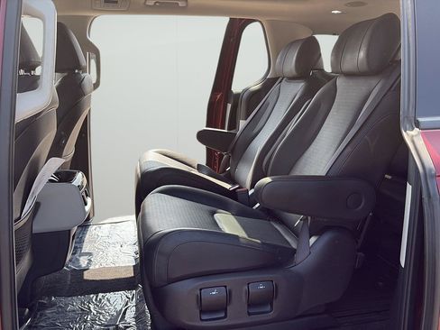 Used 2024 Kia Carnival SX Prestige FWD image 19