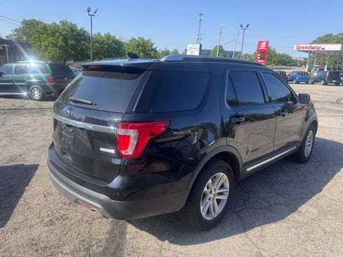 Used 2017 Ford Explorer XLT w/ Equipment Group 202A FWD image 4
