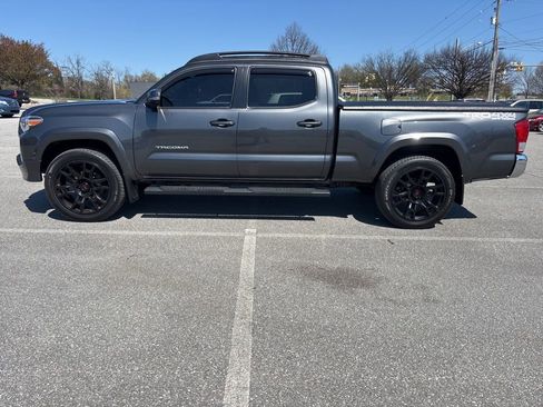 Used 2017 Toyota Tacoma TRD Off-Road w/ Tow Package image 4