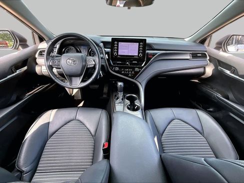 Used 2022 Toyota Camry SE FWD image 14