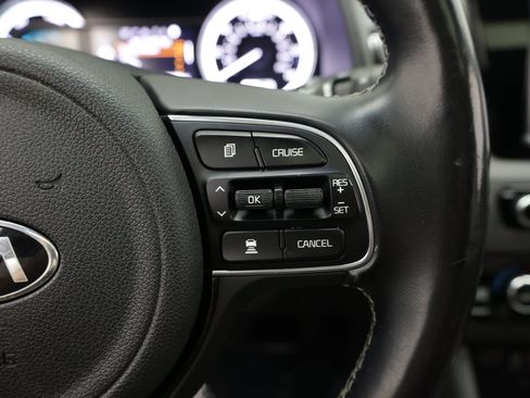 Used 2018 Kia Niro EX w/ EX Premium Package FWD image 26