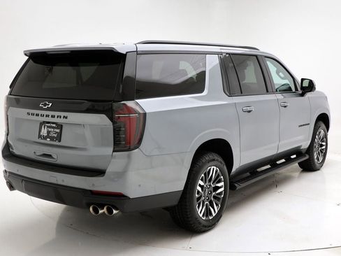 Used 2025 Chevrolet Suburban Z71 AWD/4WD image 9