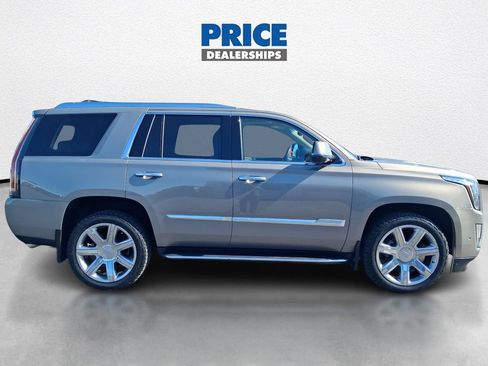 Used 2019 Cadillac Escalade Luxury w/ LPO, Radiant Package AWD/4WD image 5