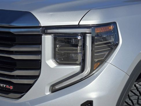 Used 2022 GMC Sierra 1500 AT4 w/ AT4 Premium Package AWD/4WD image 3