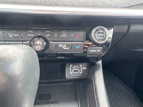 Used 2022 Jeep Compass Latitude w/ Sun and Sound Group AWD/4WD image 41