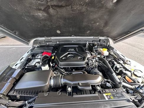 Used 2019 Jeep Wrangler Unlimited Sport S AWD/4WD image 17