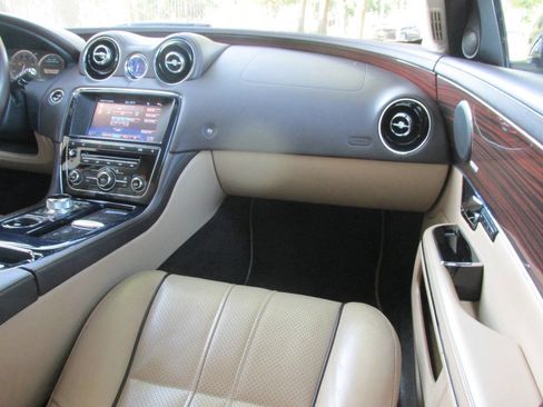Used 2011 Jaguar XJ L image 23