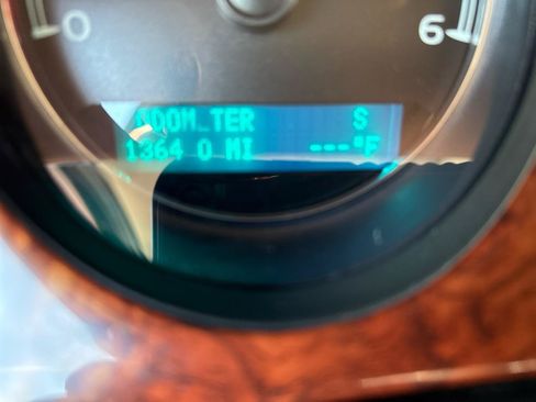 Used 2012 Chevrolet Avalanche LTZ AWD/4WD image 16