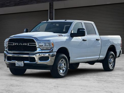 Used 2024 RAM 2500 Tradesman w/ Chrome Appearance Group image 9