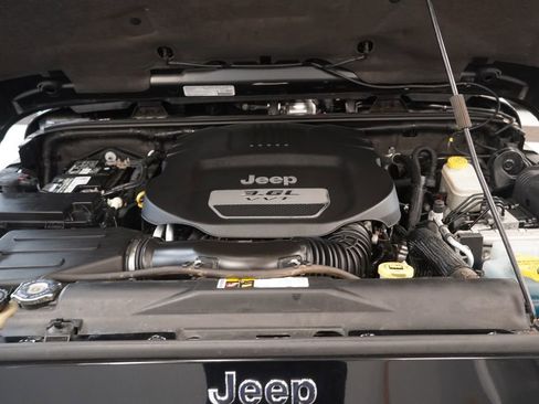 Used 2013 Jeep Wrangler Unlimited Sahara w/ Max Tow Pkg AWD/4WD image 17