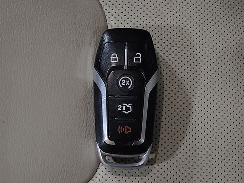 Used 2016 Ford Edge Titanium w/ Equipment Group 301A AWD/4WD image 32