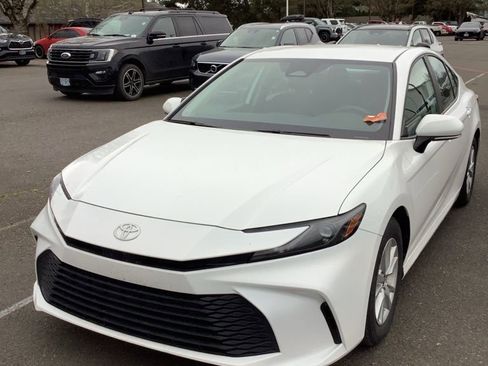 Certified 2025 Toyota Camry LE image 1