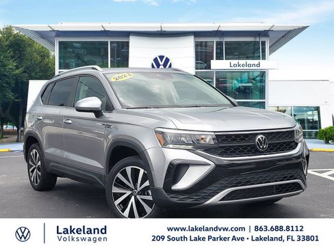 Used 2023 Volkswagen Taos SE w/ Panoramic Sunroof Package FWD image 1