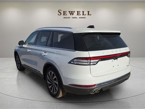 New 2026 Lincoln Aviator Premiere image 3