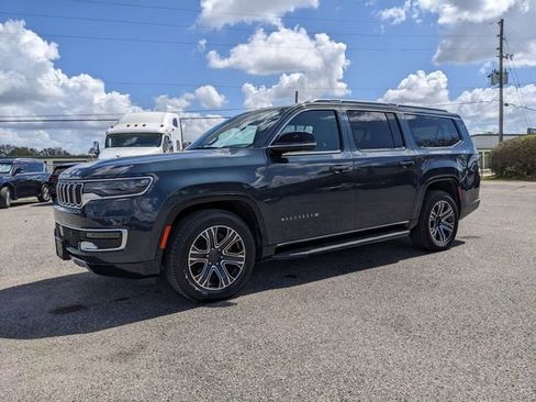 Used 2024 Jeep Wagoneer L Series II w/ Flexible Seating Group image 8