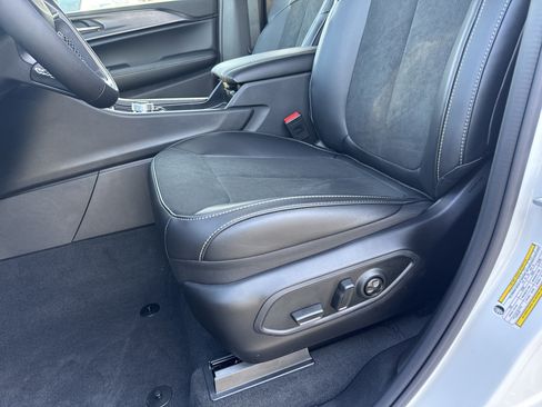 New 2025 Jeep Grand Cherokee 4WD image 9