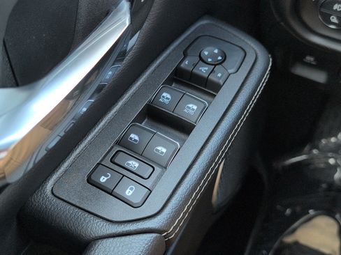 Used 2025 RAM 1500 Laramie AWD/4WD image 13