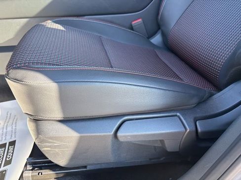 Certified 2025 Nissan Kicks SR image 10