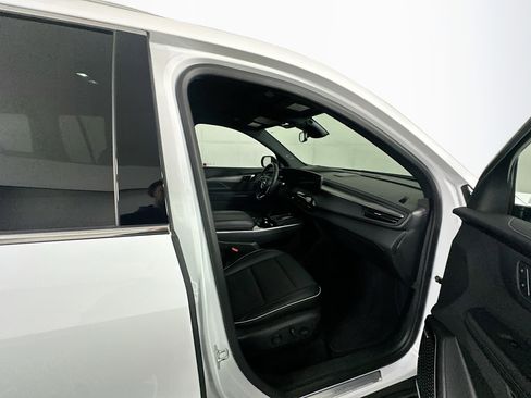 Used 2025 Buick Enclave Preferred image 33