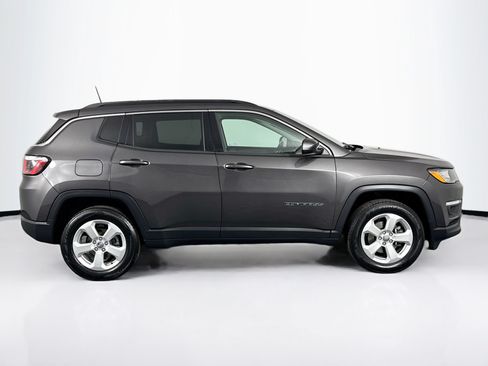 Used 2019 Jeep Compass Latitude w/ Cold Weather Group AWD/4WD image 16