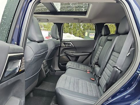 New 2026 Mitsubishi Outlander SE image 6