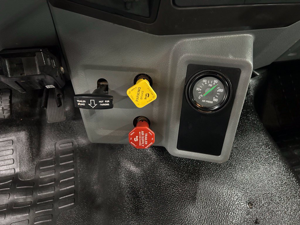 Certified 2022 Ford F750 2WD Regular Cab Super Duty image 16
