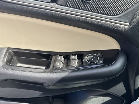 Used 2019 Ford Edge SEL FWD image 18