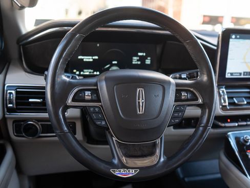 Used 2018 Lincoln Navigator Select w/ Technology Package image 25
