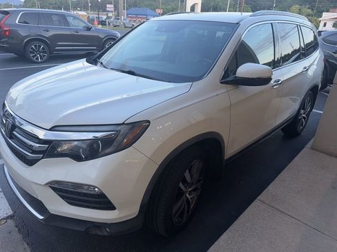 Used 2017 Honda Pilot Touring image 1