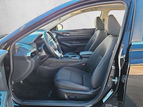 Used 2025 Nissan Altima 2.5 SV FWD image 15