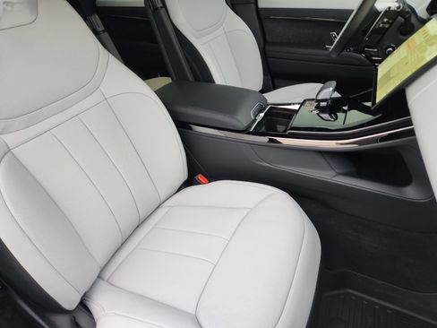 New 2026 Land Rover Range Rover Sport Dynamic SE AWD/4WD image 9