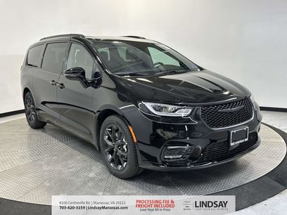 New 2026 Chrysler Pacifica Select w/ S Appearance Package