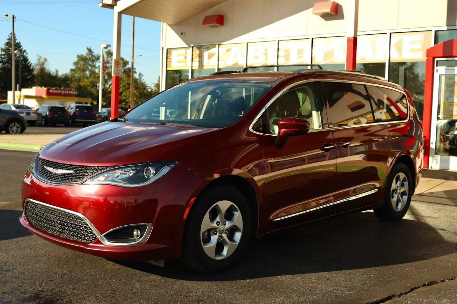 Used 2017 Chrysler Pacifica Touring-L Plus FWD image 1