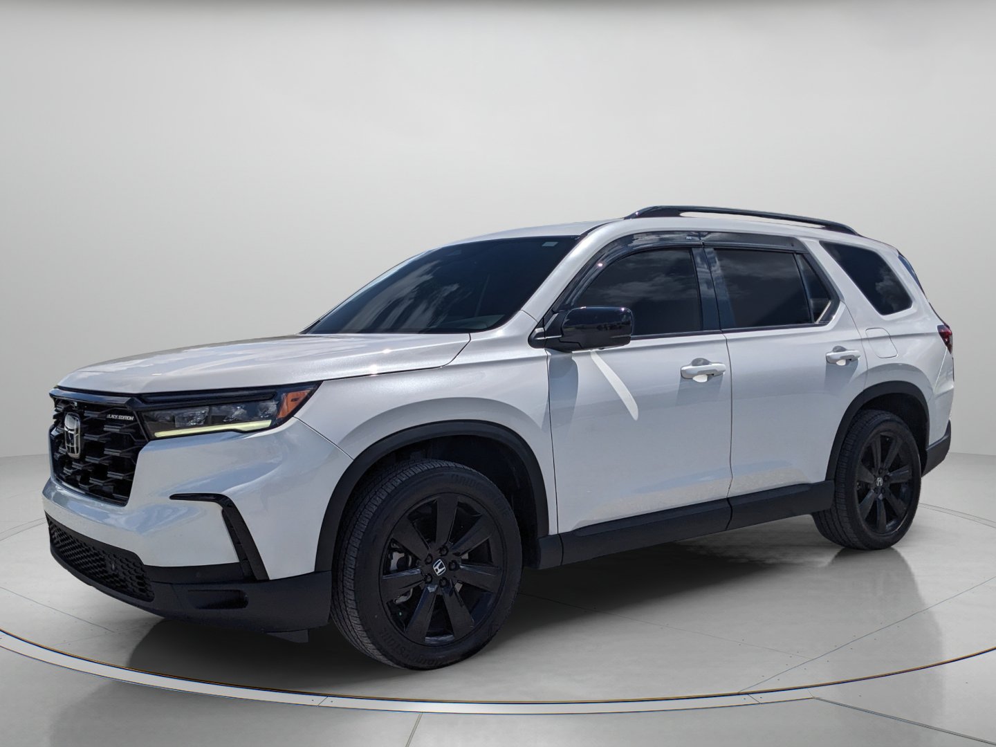Used 2025 Honda Pilot Black Edition image 2