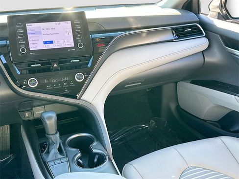 Used 2024 Toyota Camry SE image 21