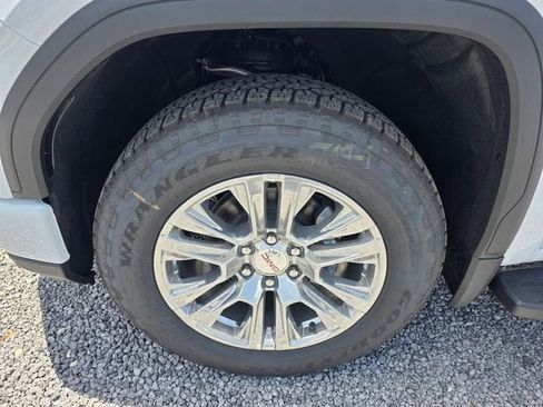 Used 2026 GMC Sierra 1500 Denali w/ Technology Package AWD/4WD image 9