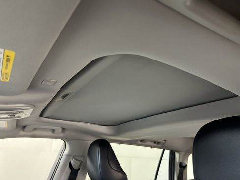 Used 2020 Toyota Highlander XLE image 25