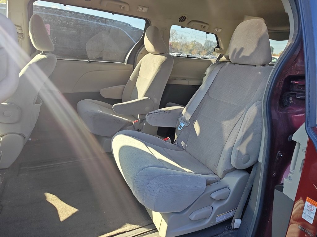 Used 2015 Toyota Sienna LE FWD image 9