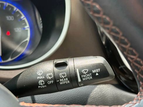 Used 2017 Chrysler Pacifica Touring-L w/ Tire & Wheel Group image 27