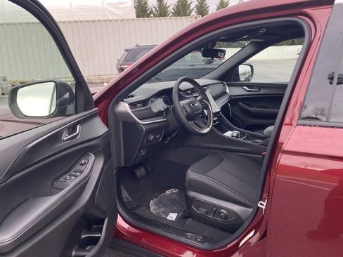 New 2025 Jeep Grand Cherokee L Laredo image 14