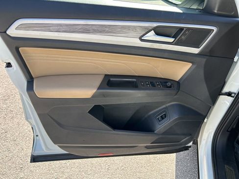 Certified 2022 Volkswagen Atlas Cross Sport SE image 11