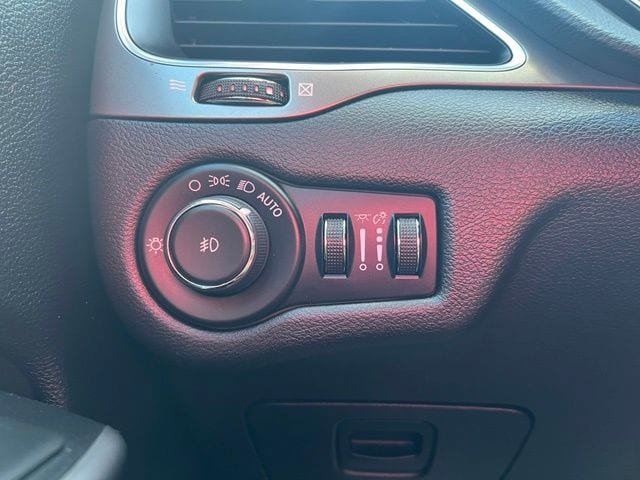 Certified 2021 Jeep Cherokee Latitude Plus AWD/4WD image 13