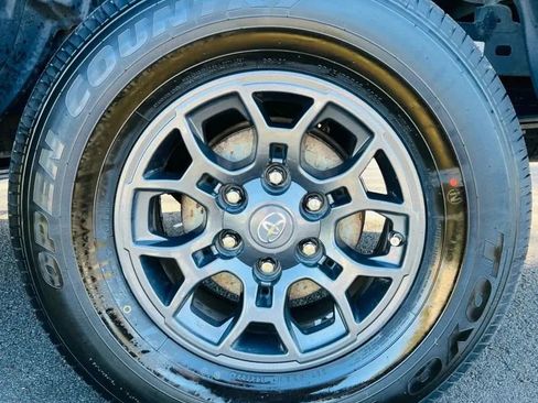 Used 2018 Toyota Tacoma SR5 image 27